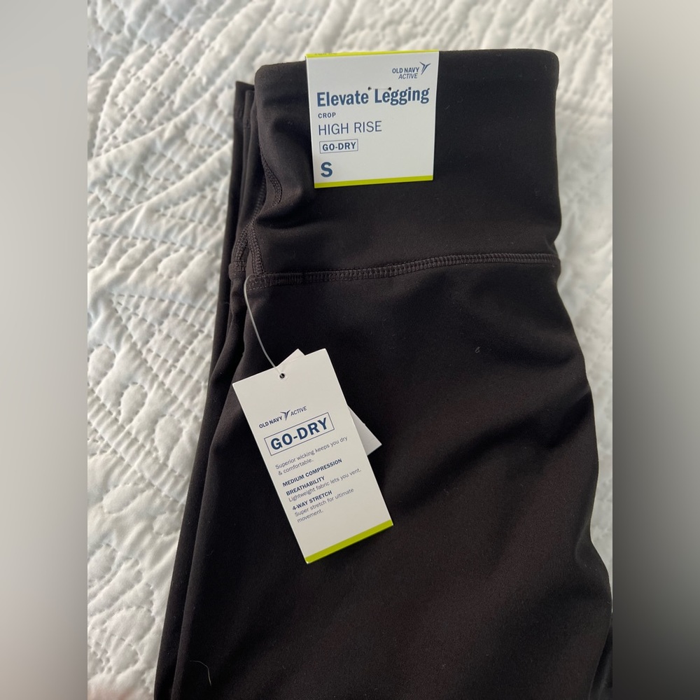 Elevate high rise crop legging medium compression NWT